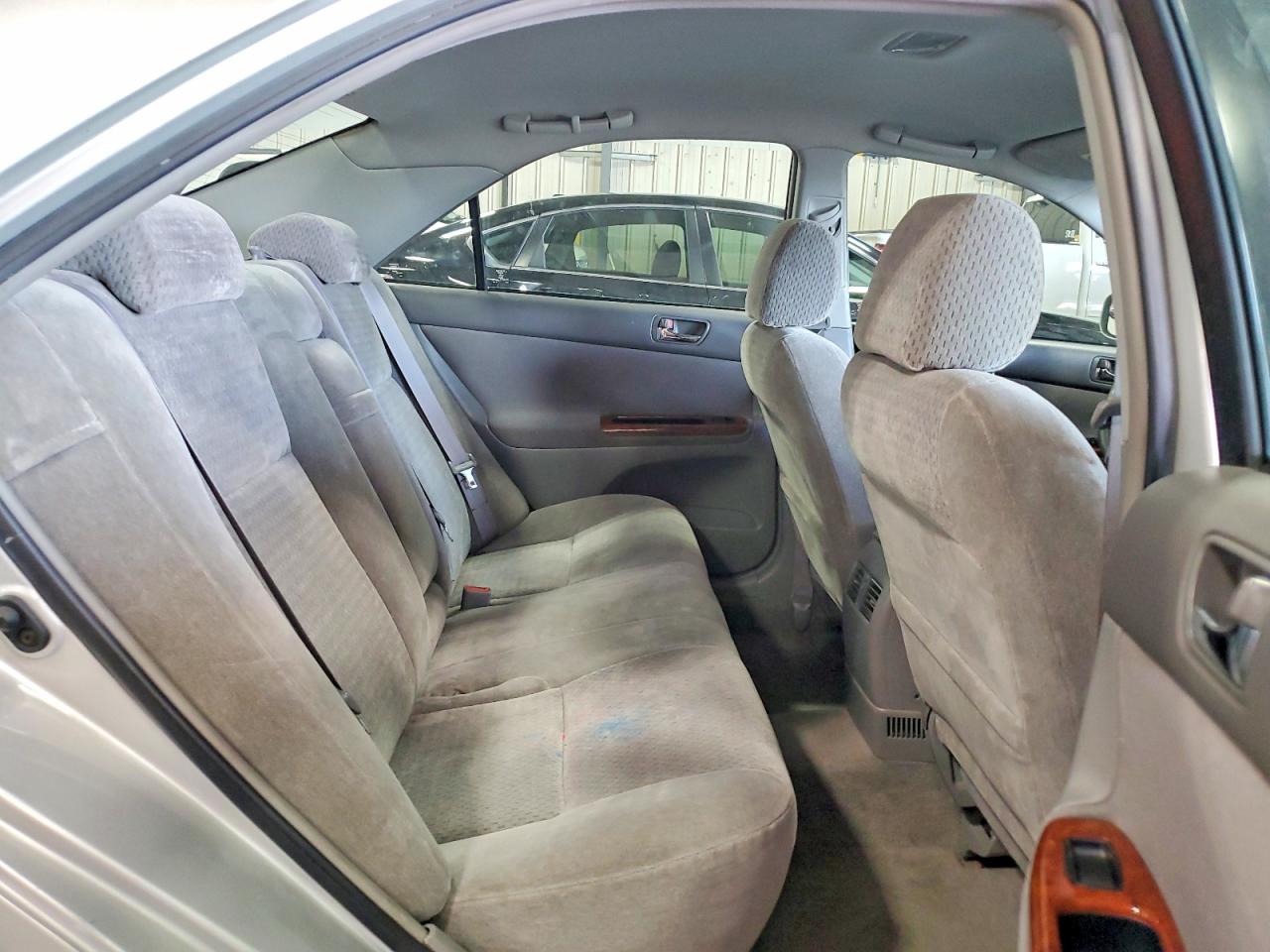 2002 TOYOTA CAMRY XLE photo 10