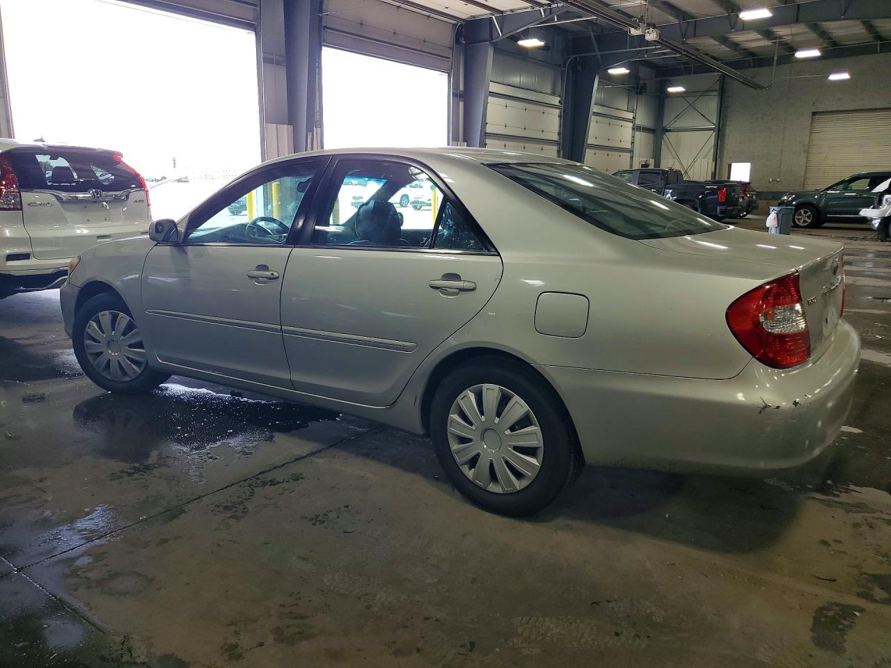 2002 TOYOTA CAMRY XLE photo 2