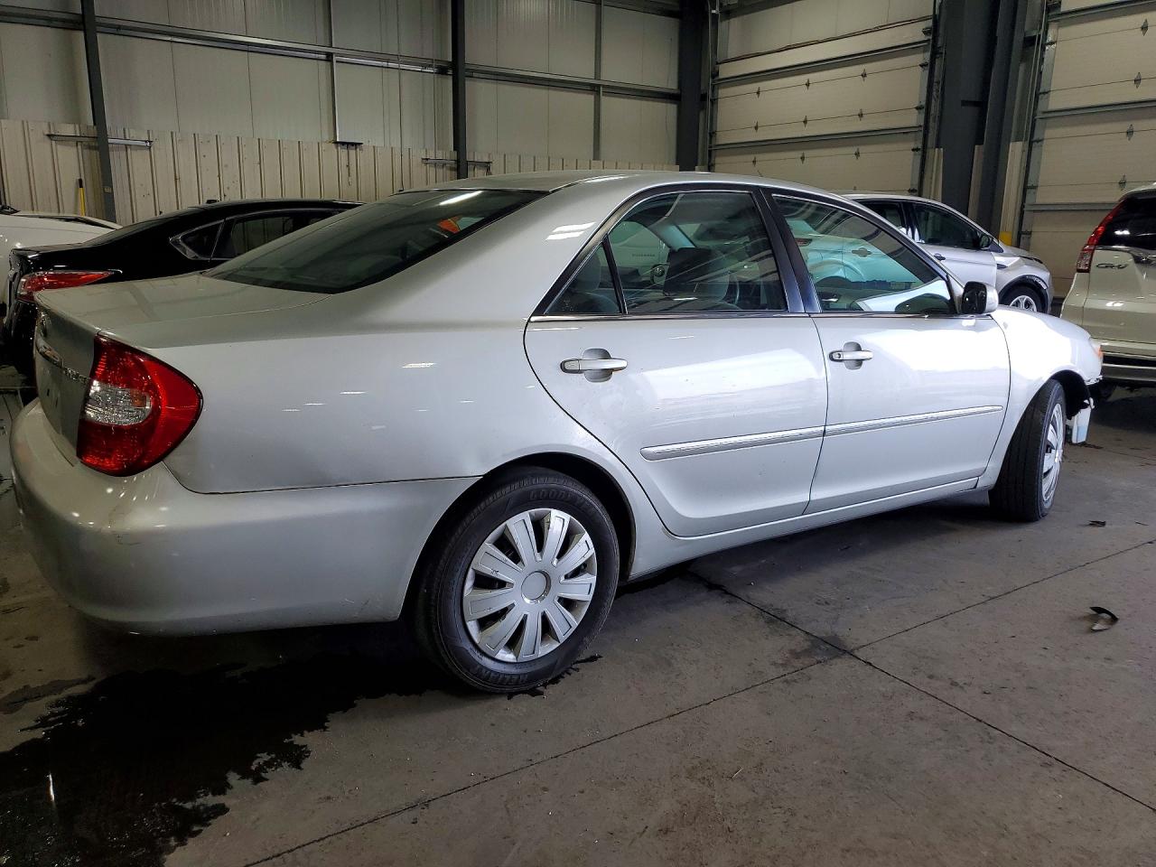2002 TOYOTA CAMRY XLE photo 3
