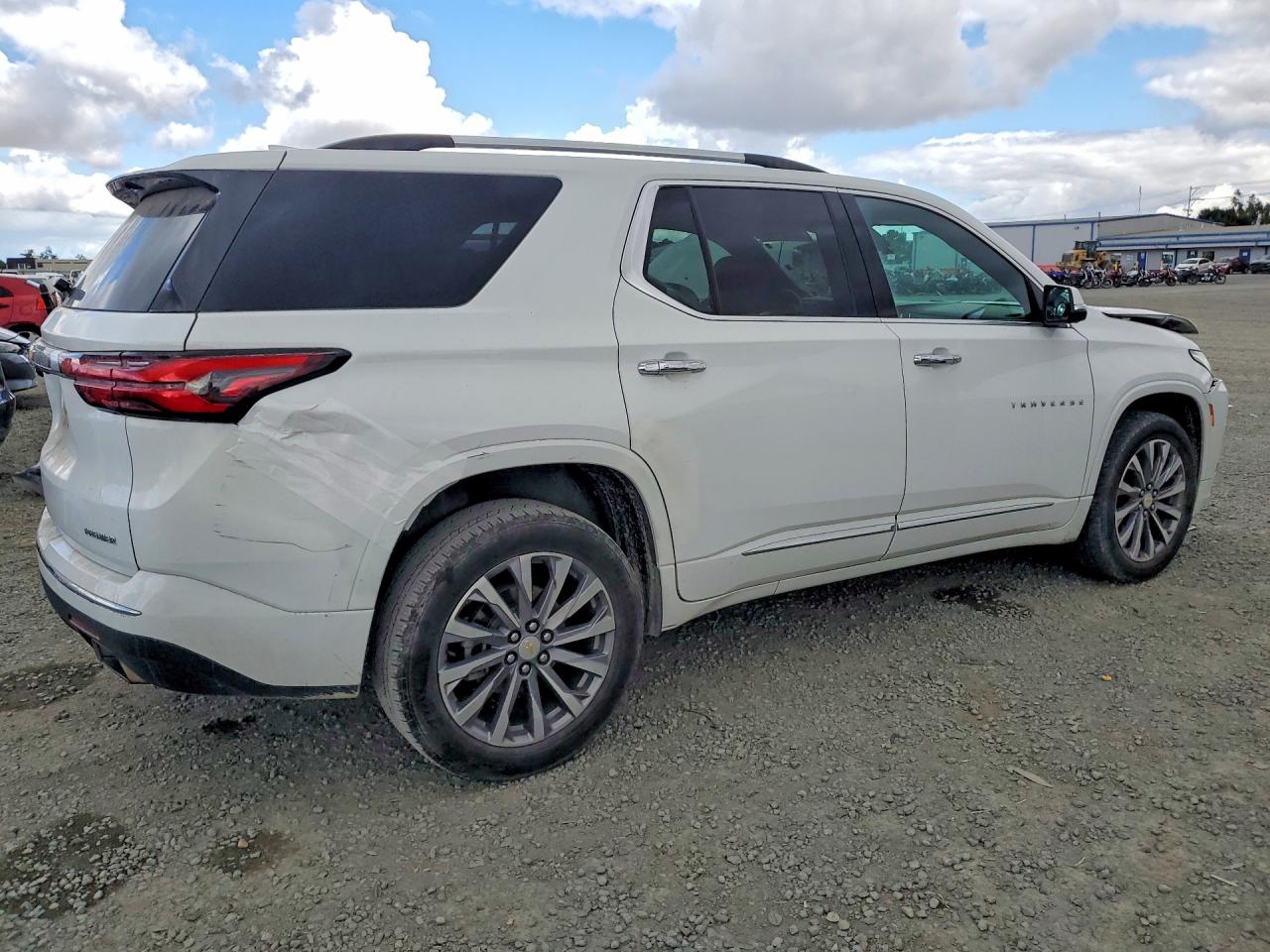 2023 CHEVROLET TRAVERSE PREMIER photo 7