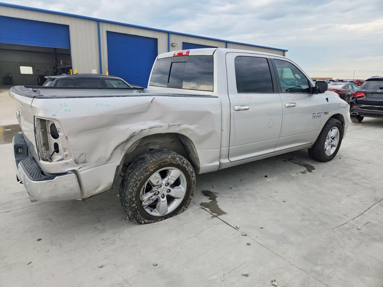 2017 RAM 1500 SLT photo 7
