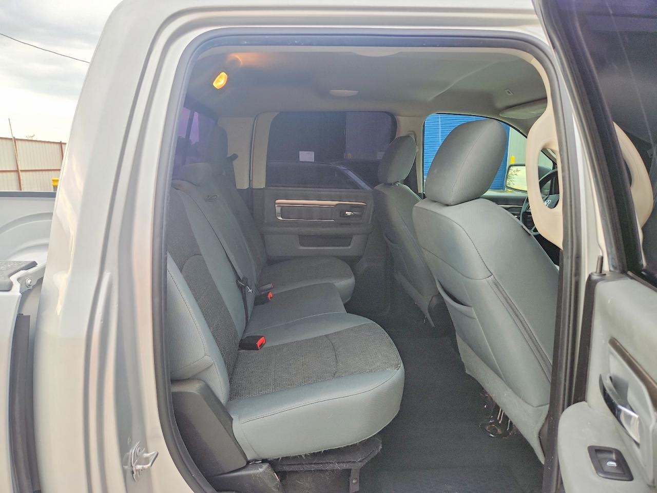 2017 RAM 1500 SLT photo 28