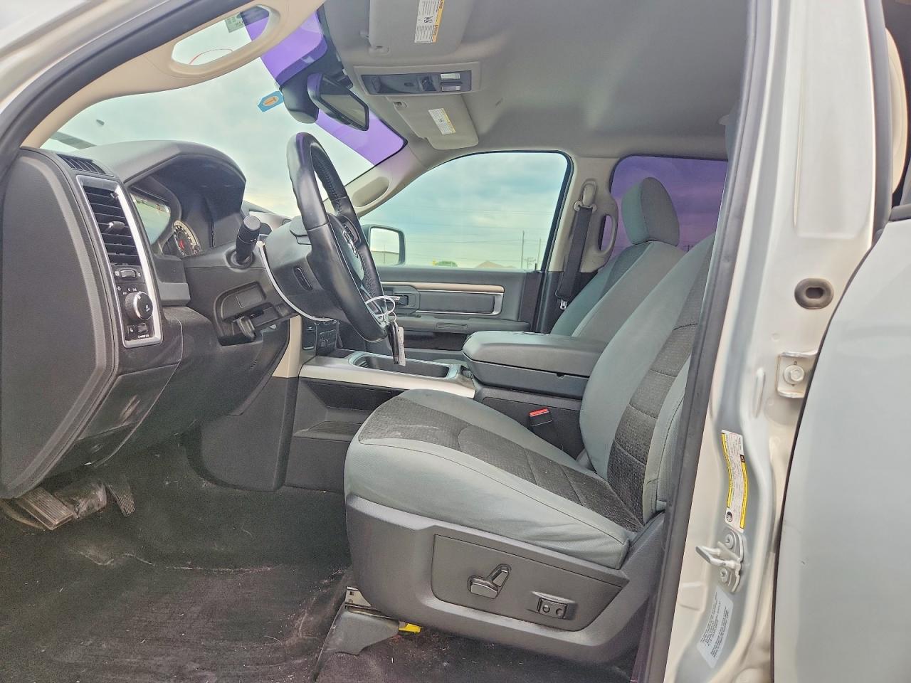 2017 RAM 1500 SLT photo 19