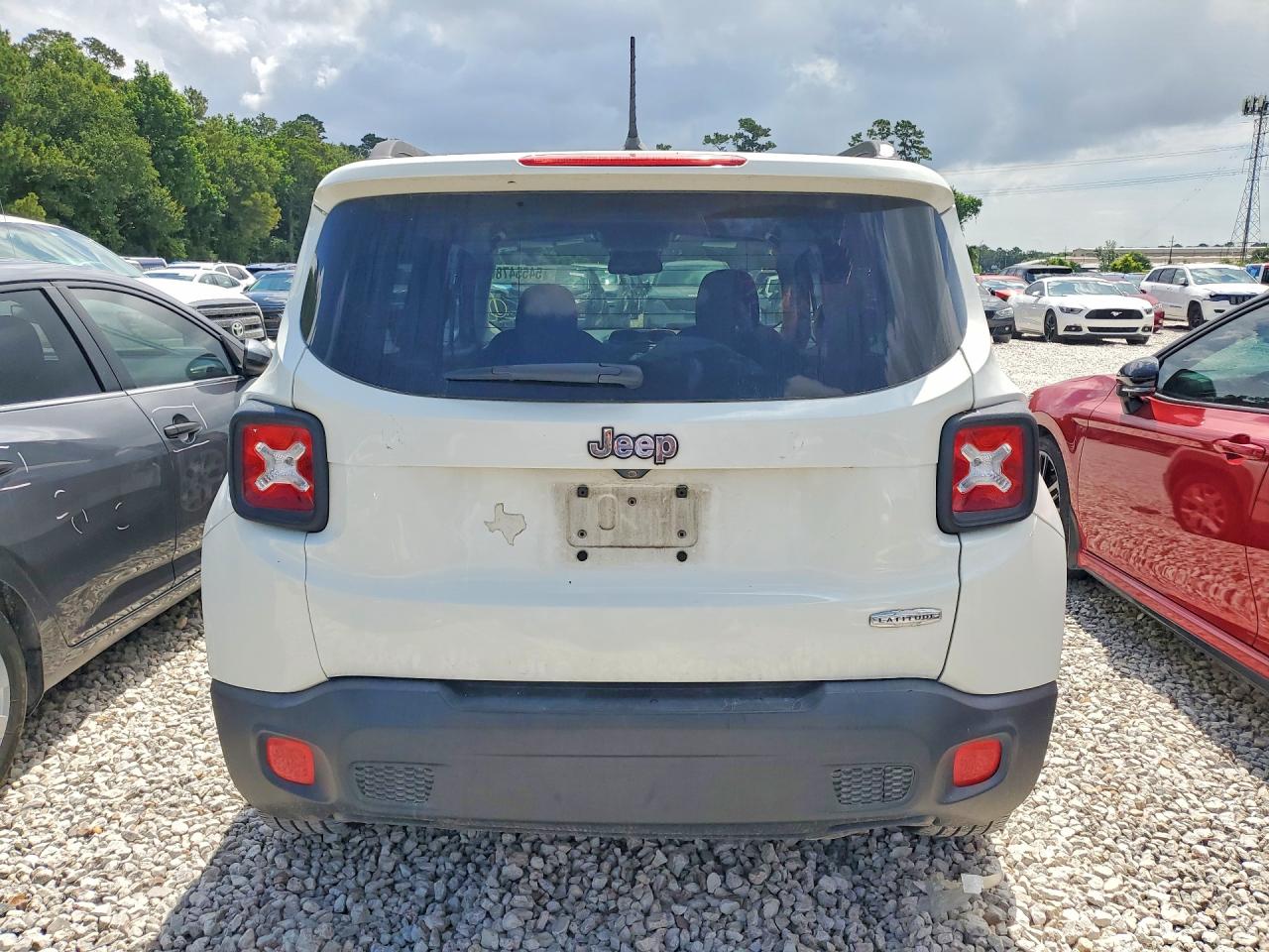 2017 JEEP RENEGADE LATITUDE photo 6