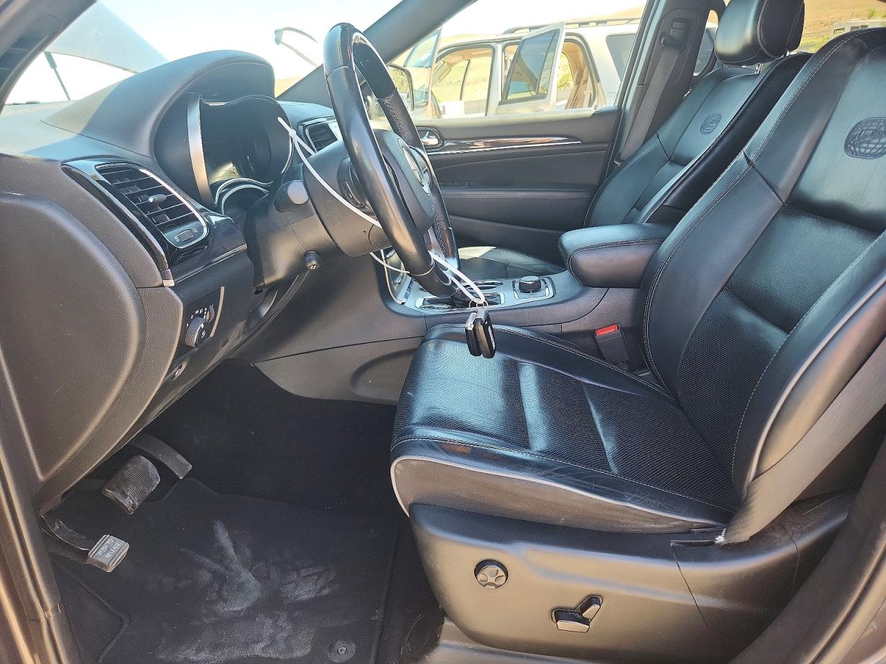 2020 JEEP GRAND CHEROKEE OVERLAND photo 19