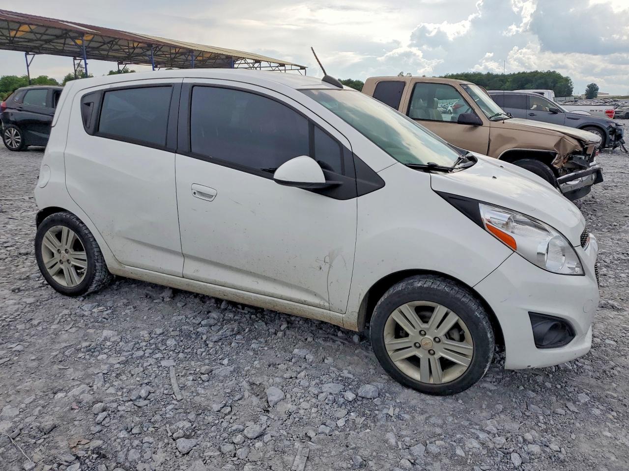 2015 CHEVROLET SPARK 1LT photo 4