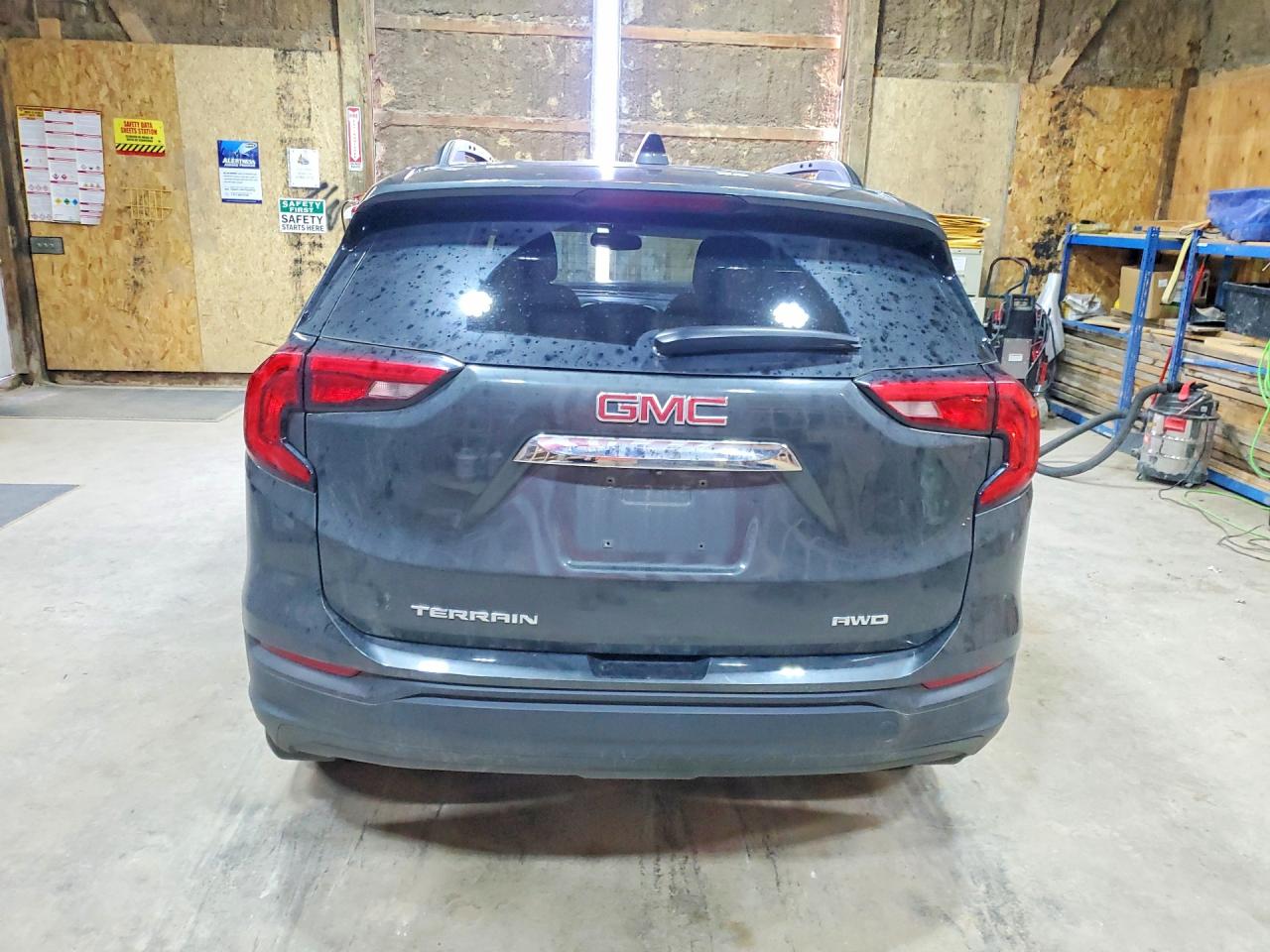 2018 GMC TERRAIN SLE photo 16