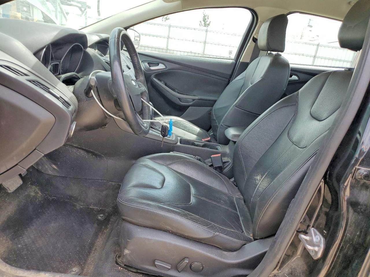 2015 FORD FOCUS SE photo 19