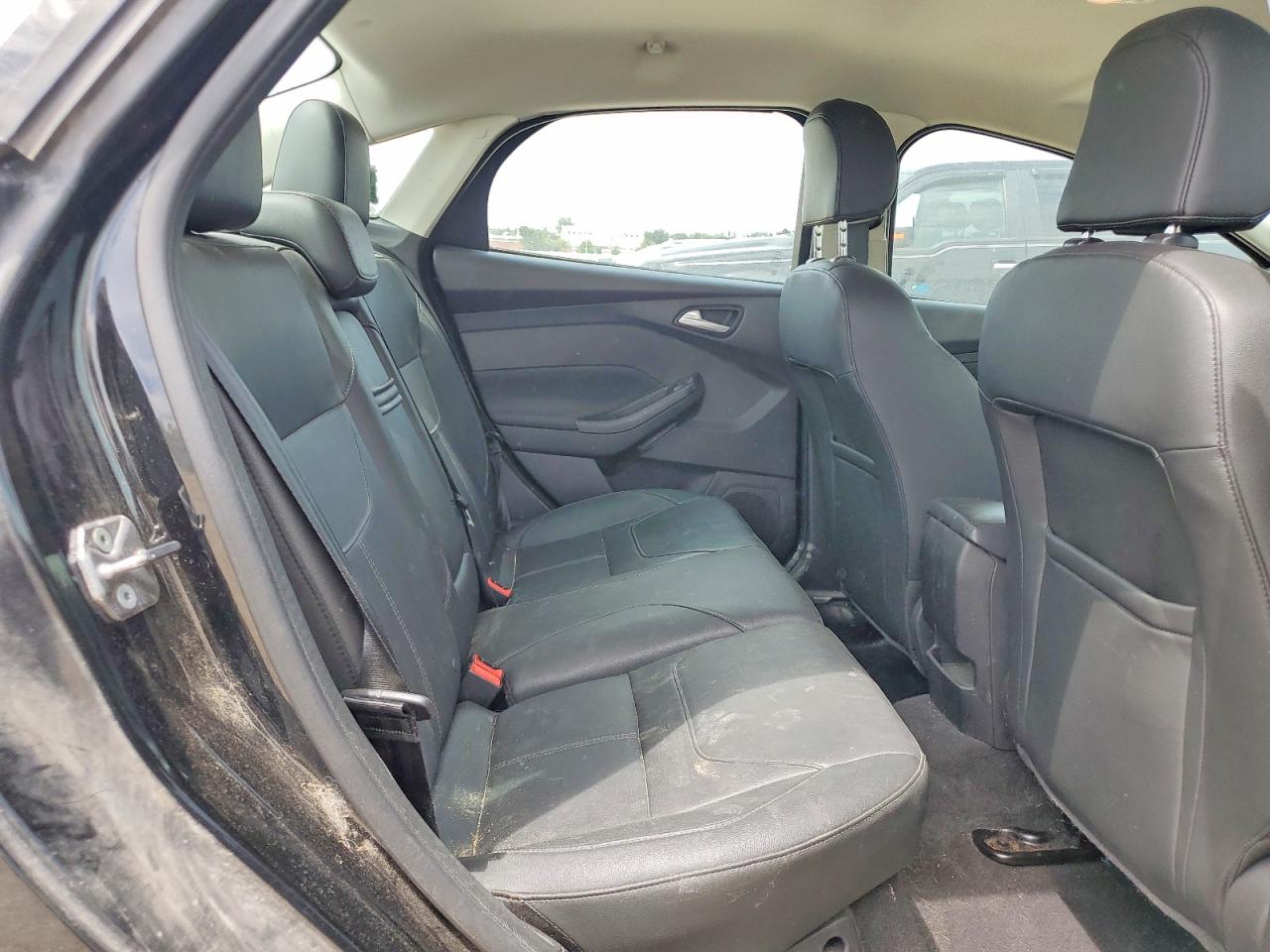 2015 FORD FOCUS SE photo 28