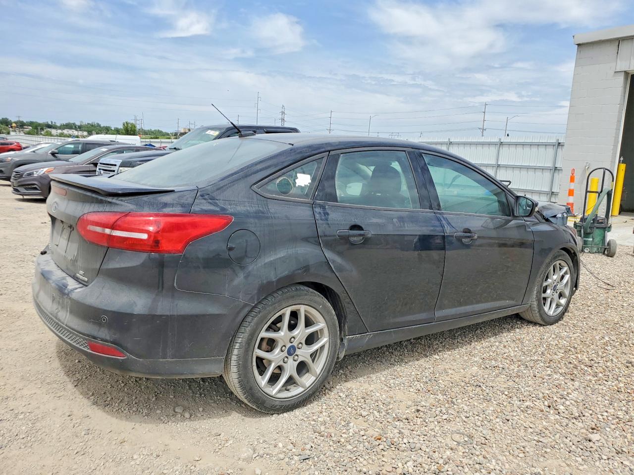 2015 FORD FOCUS SE photo 7