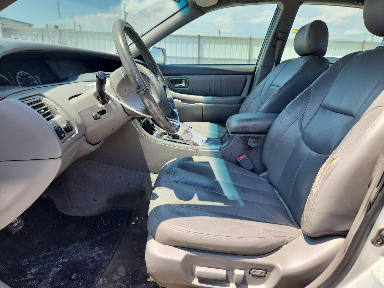 2002 TOYOTA AVALON XL photo 13