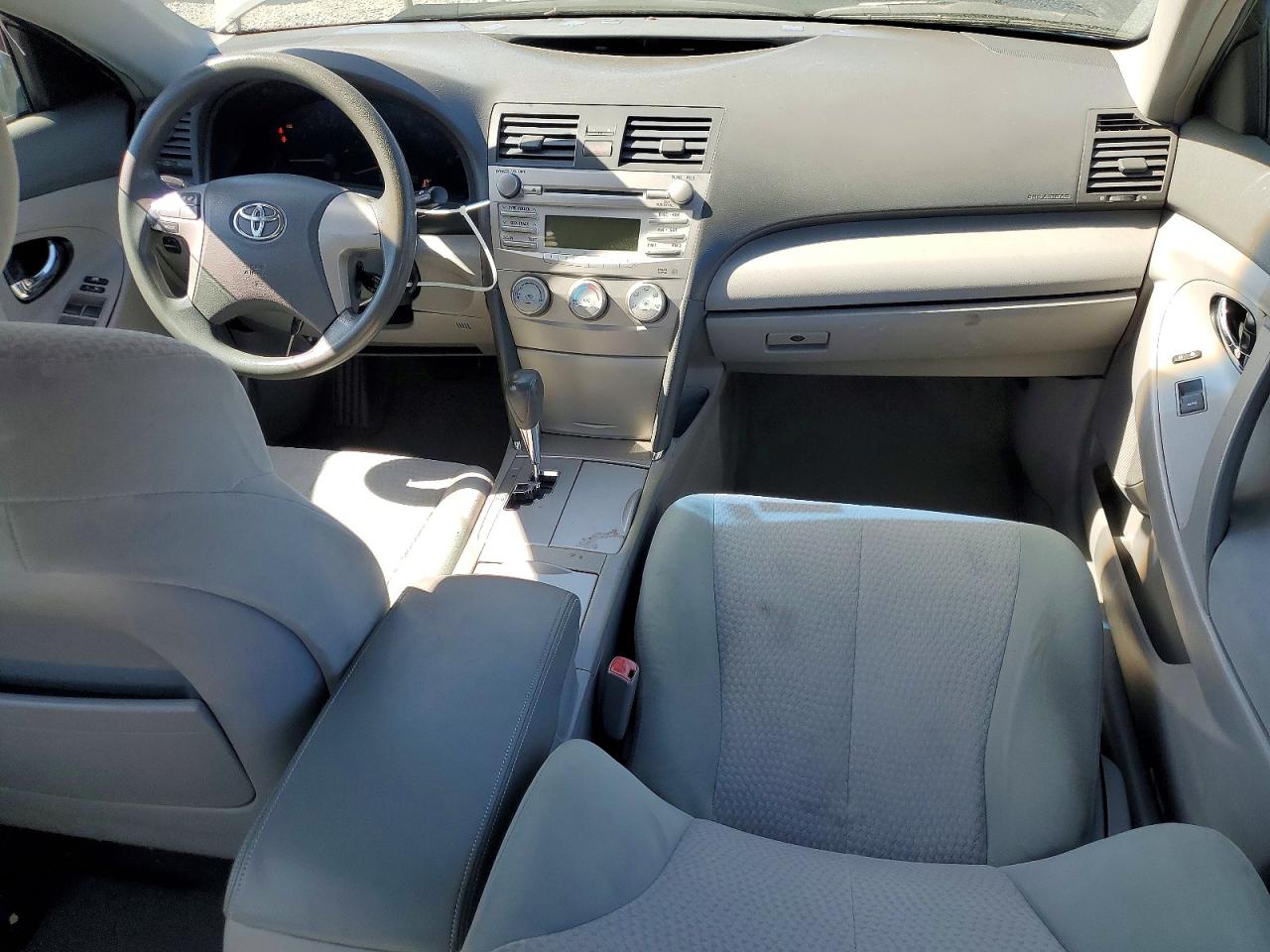 2010 TOYOTA CAMRY LE photo 8