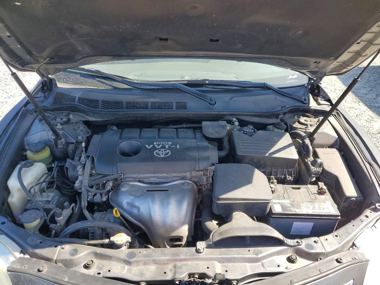 2010 TOYOTA CAMRY LE photo 11