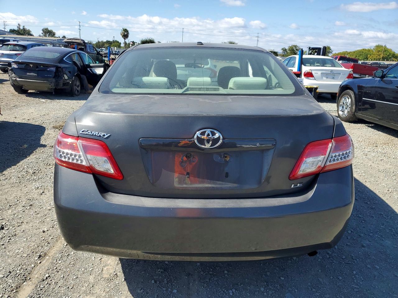 2010 TOYOTA CAMRY LE photo 6
