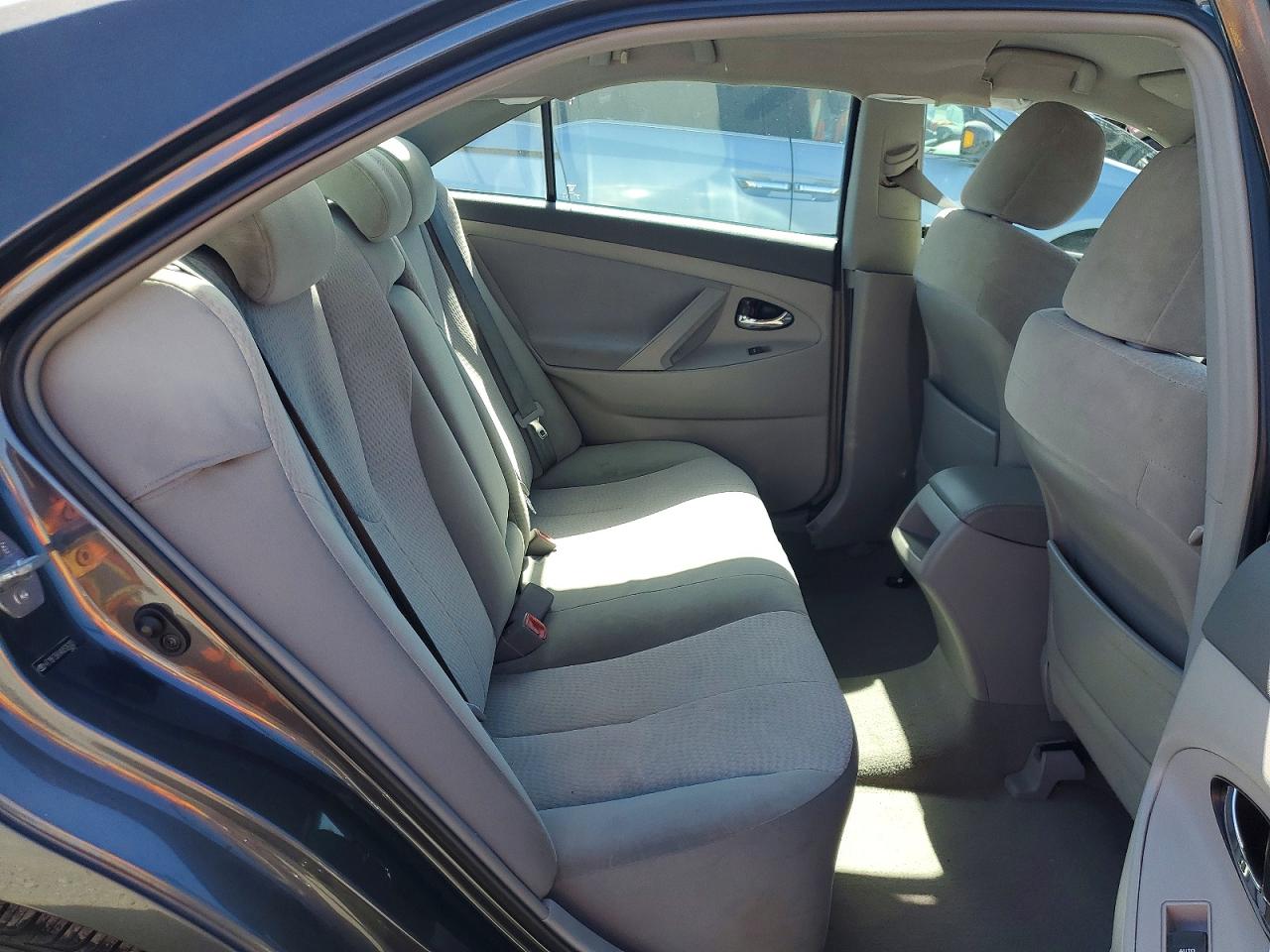 2010 TOYOTA CAMRY LE photo 10
