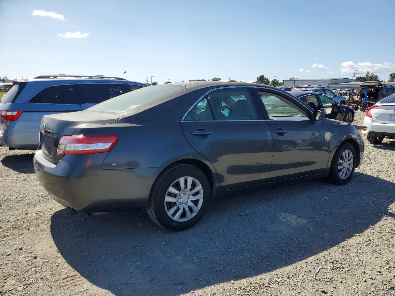 2010 TOYOTA CAMRY LE photo 3