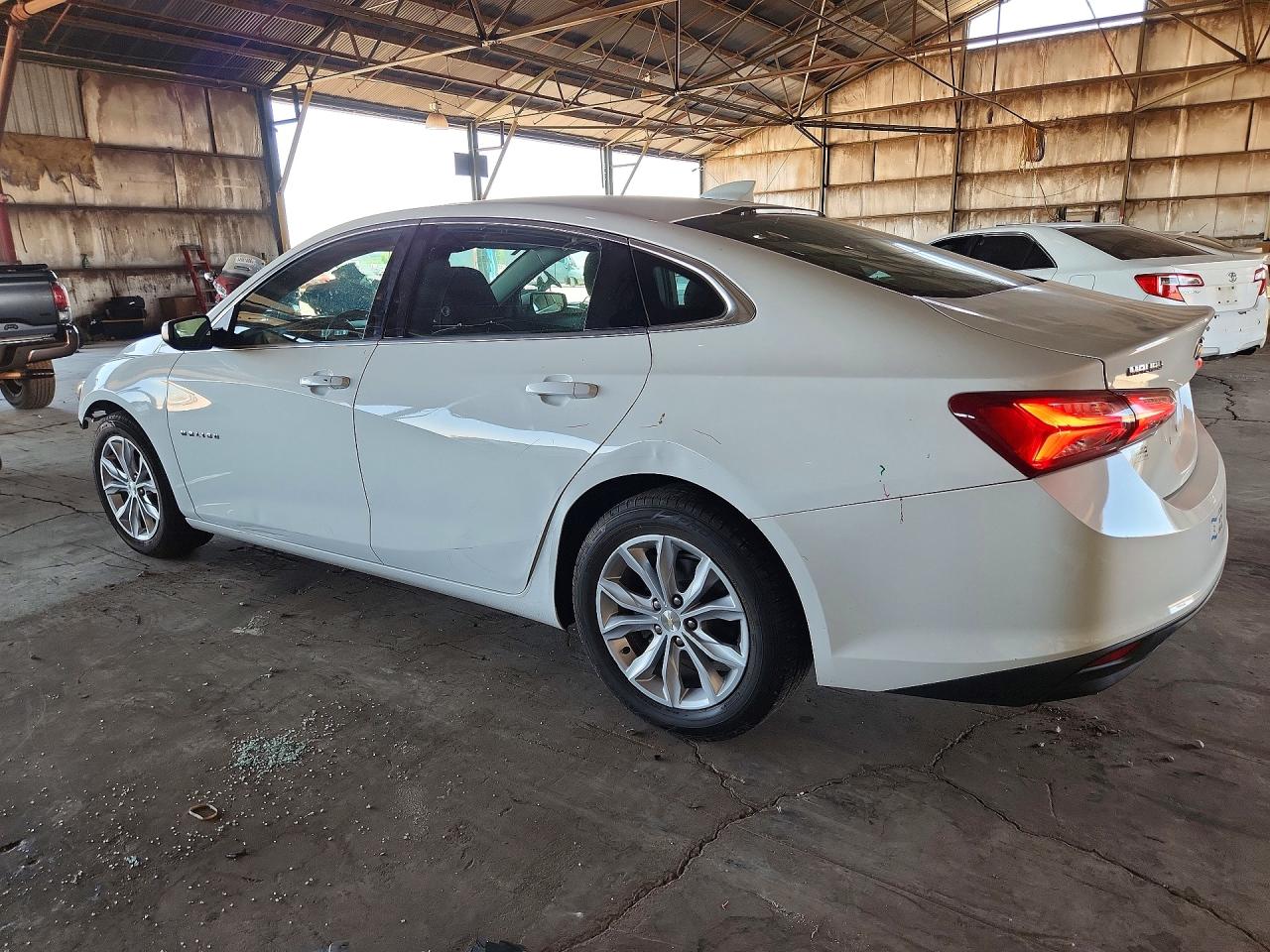 2020 CHEVROLET MALIBU LT photo 2