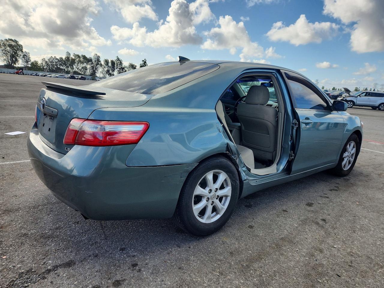 2009 TOYOTA CAMRY LE photo 5
