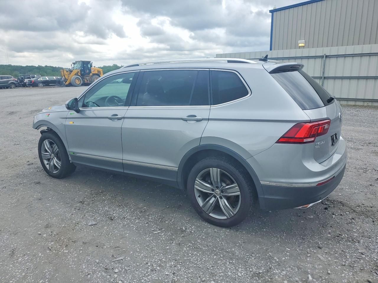 2021 VOLKSWAGEN TIGUAN SE photo 4