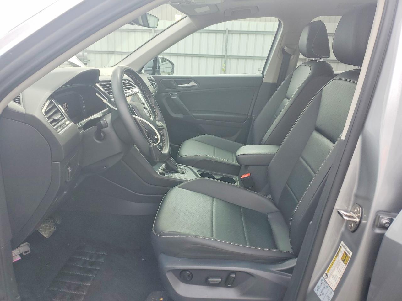2021 VOLKSWAGEN TIGUAN SE photo 19