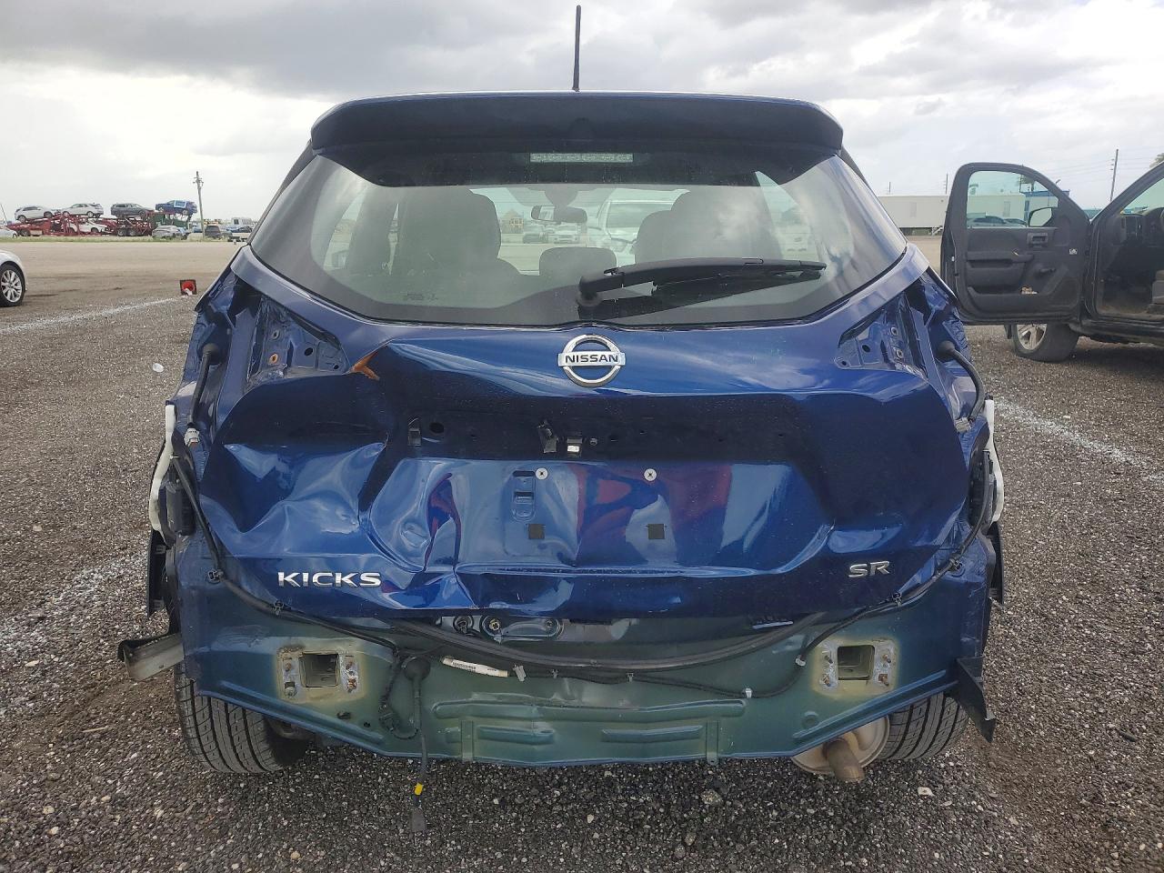2020 NISSAN KICKS SR photo 11
