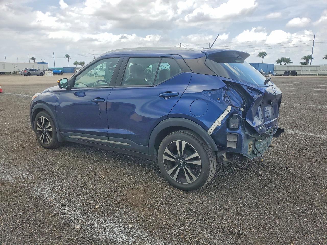 2020 NISSAN KICKS SR photo 3