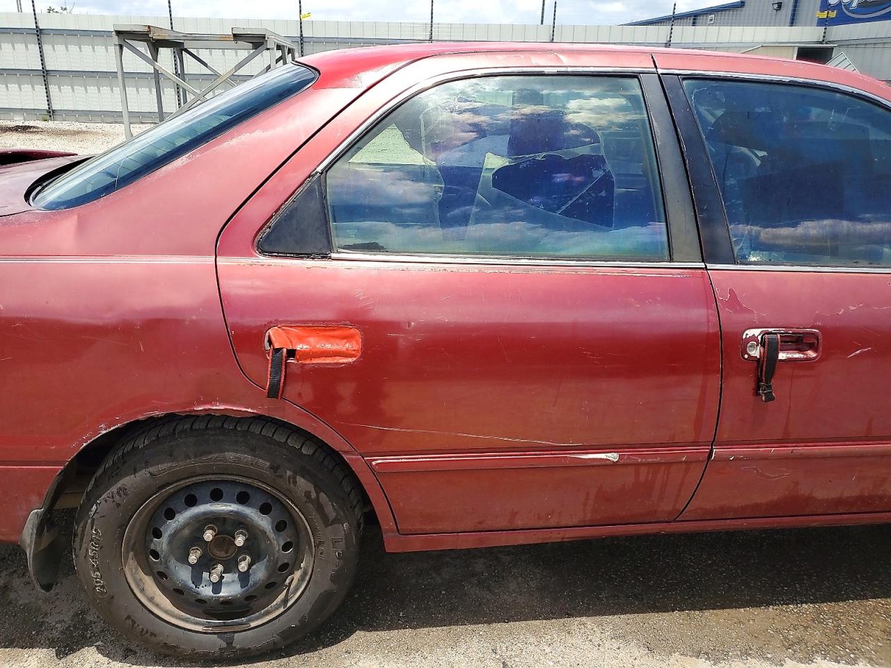 1997 TOYOTA CAMRY LE V6 photo 10