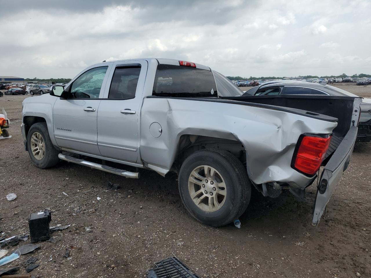 2017 CHEVROLET SILVERADO C1500 LT photo 3