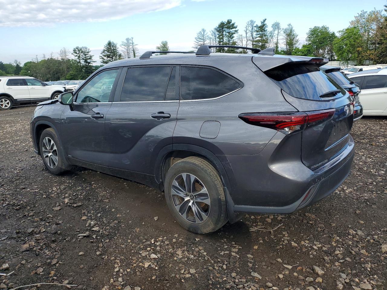 2024 TOYOTA HIGHLANDER HYBRID XLE photo 2
