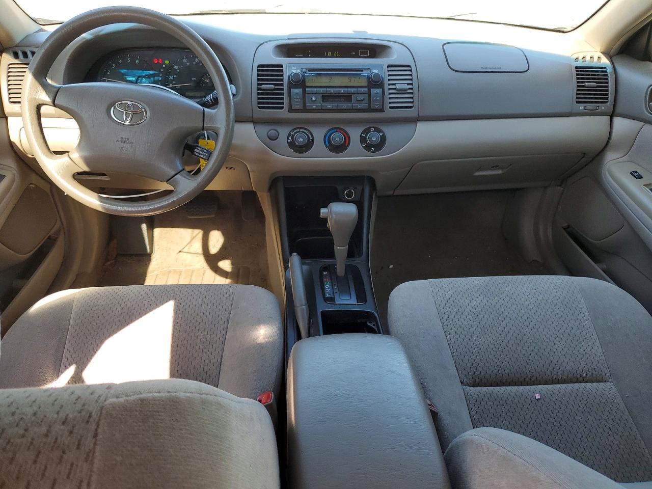2004 TOYOTA CAMRY LE photo 15