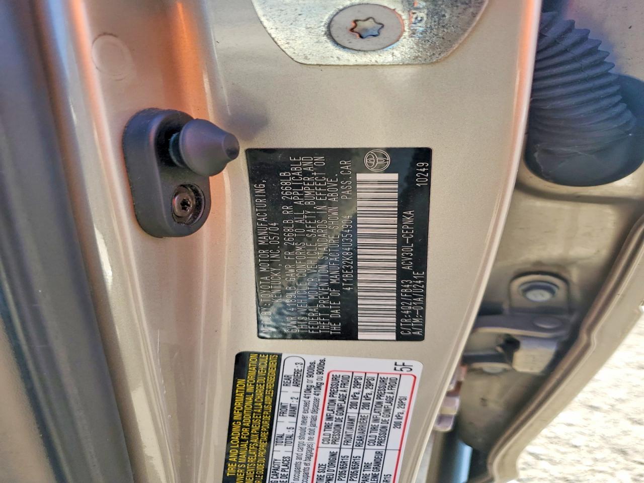 2004 TOYOTA CAMRY LE photo 23