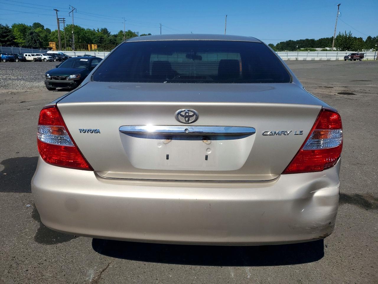 2004 TOYOTA CAMRY LE photo 11