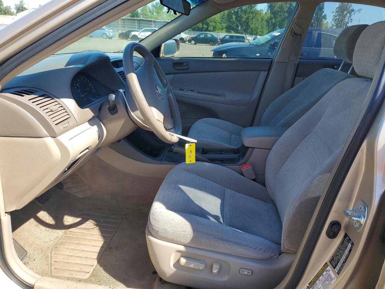 2004 TOYOTA CAMRY LE photo 13