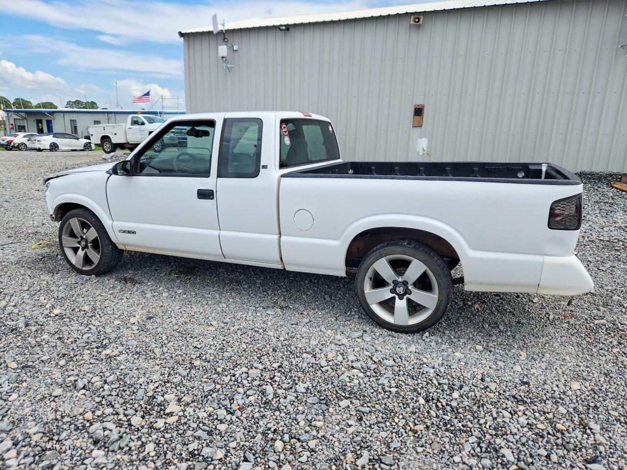 1996 CHEVROLET S TRUCK S10 photo 2
