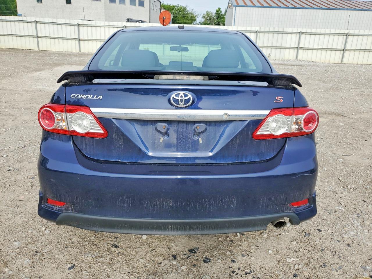 2013 TOYOTA COROLLA S photo 11