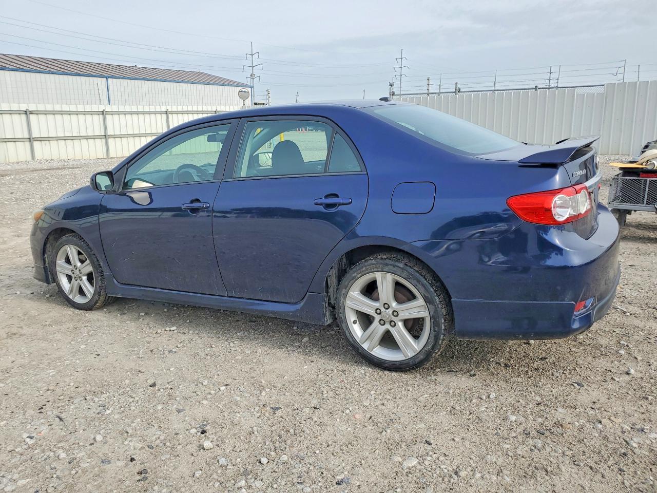 2013 TOYOTA COROLLA S photo 3