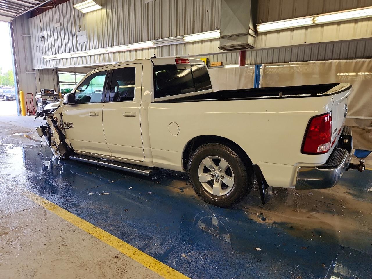 2019 RAM 1500 CLASSIC SLT photo 3