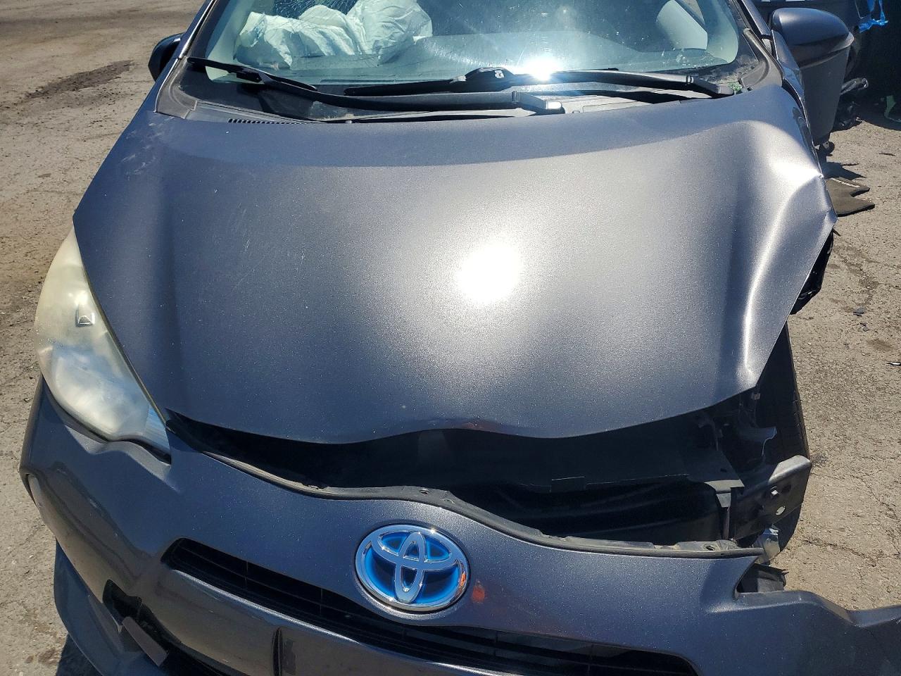 2012 TOYOTA PRIUS C TWO photo 11