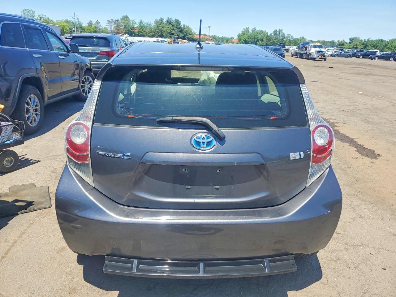 2012 TOYOTA PRIUS C TWO photo 6