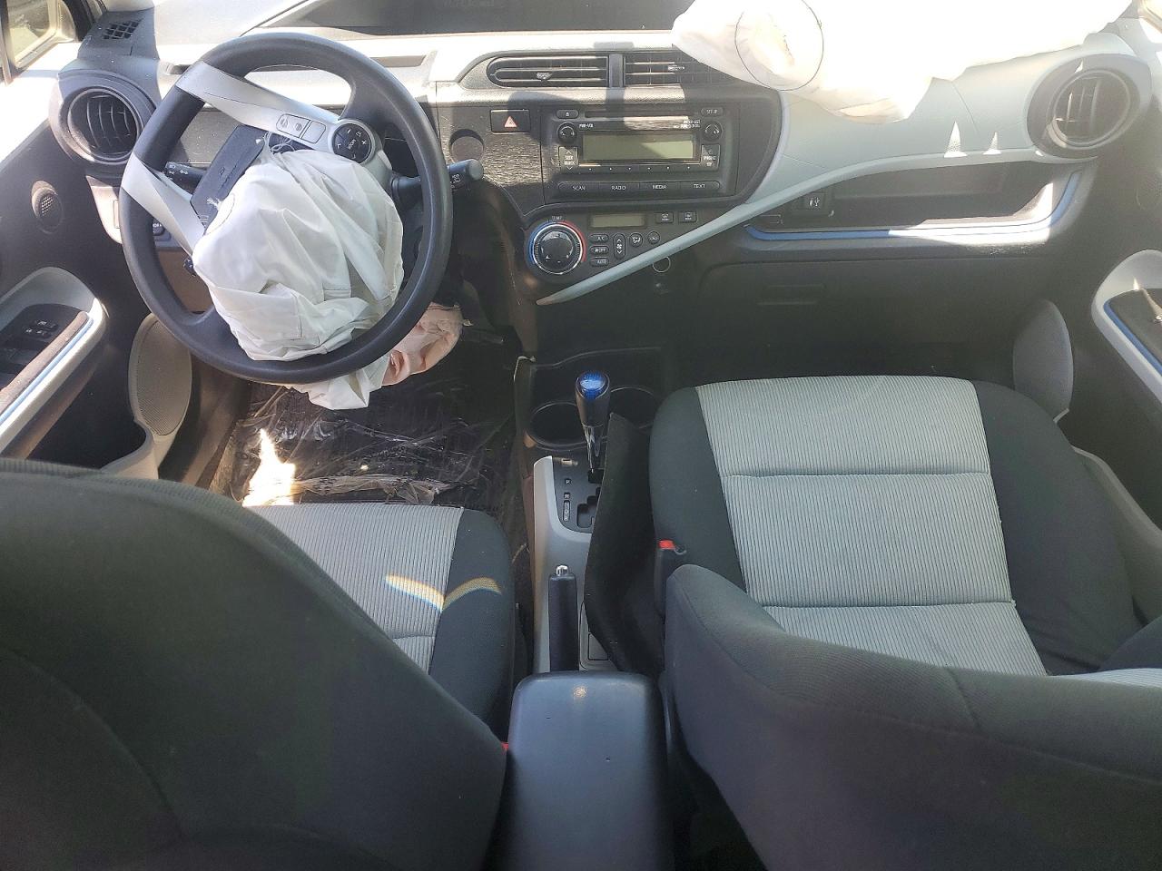 2012 TOYOTA PRIUS C TWO photo 8