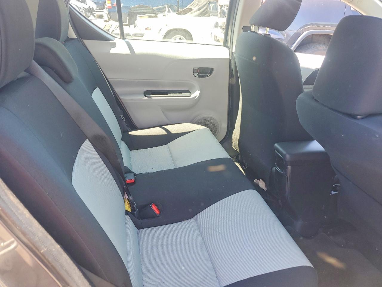 2012 TOYOTA PRIUS C TWO photo 10