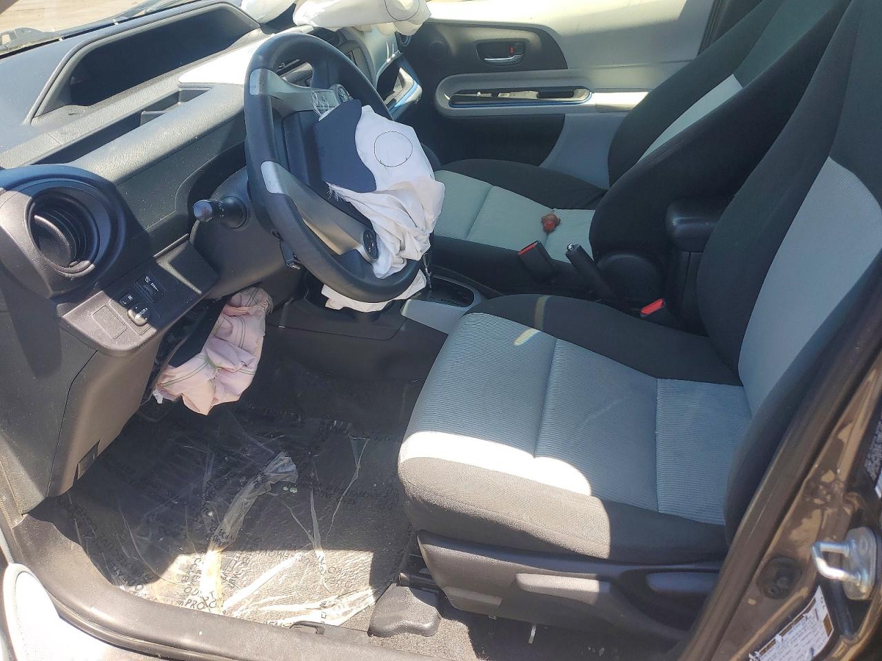 2012 TOYOTA PRIUS C TWO photo 7