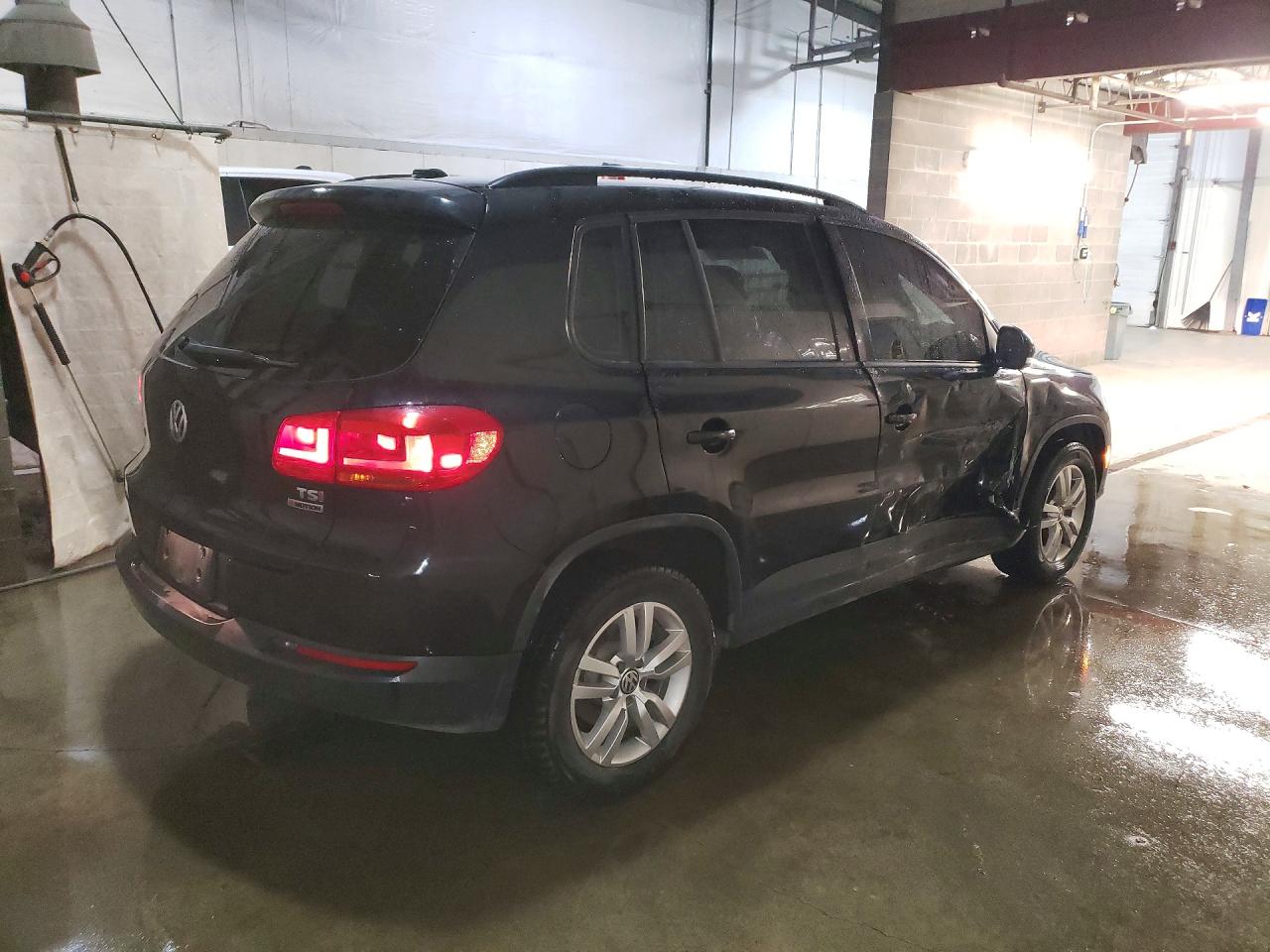 2017 VOLKSWAGEN TIGUAN S photo 5