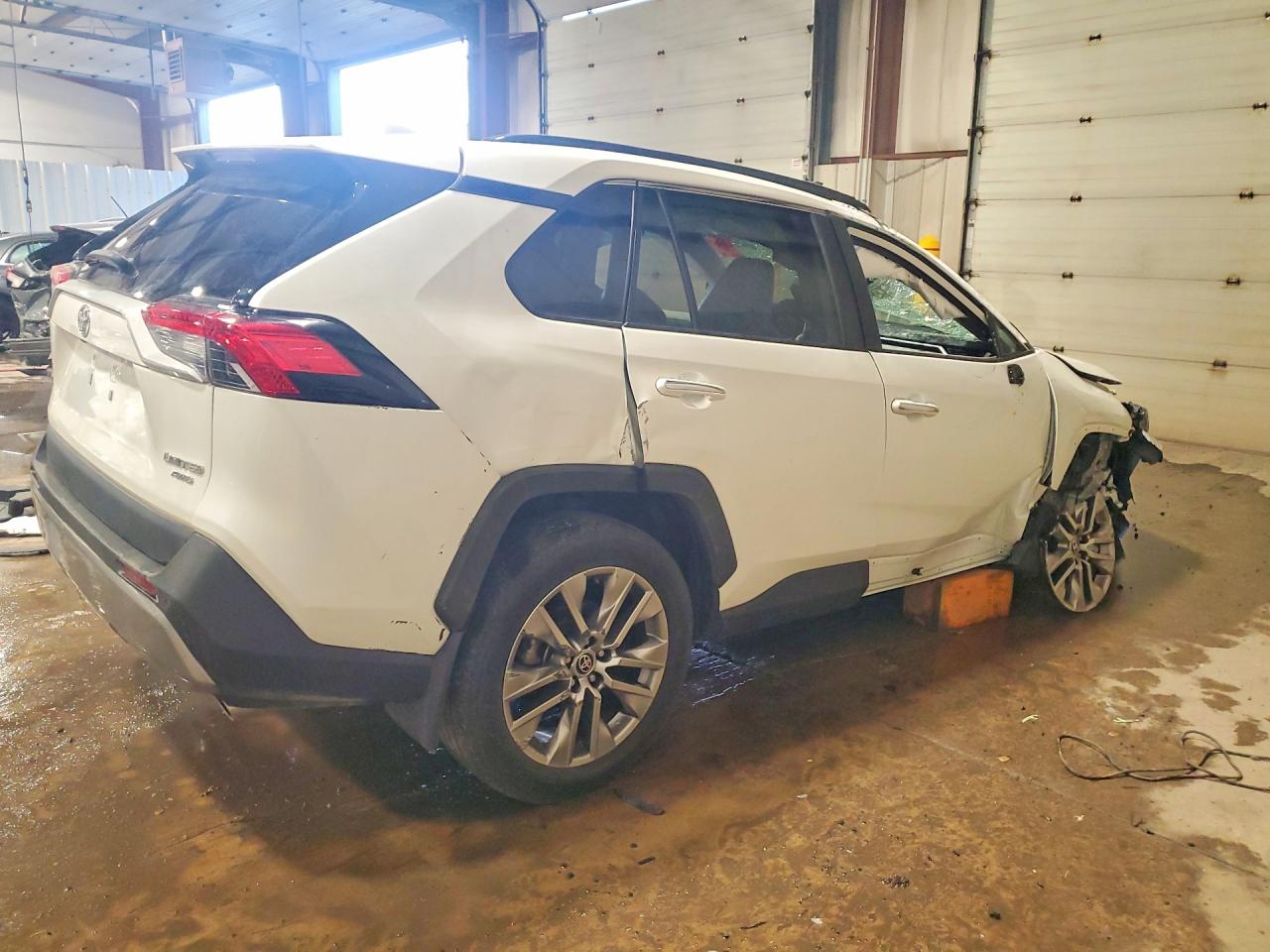 2022 TOYOTA RAV4 LIMITED photo 5