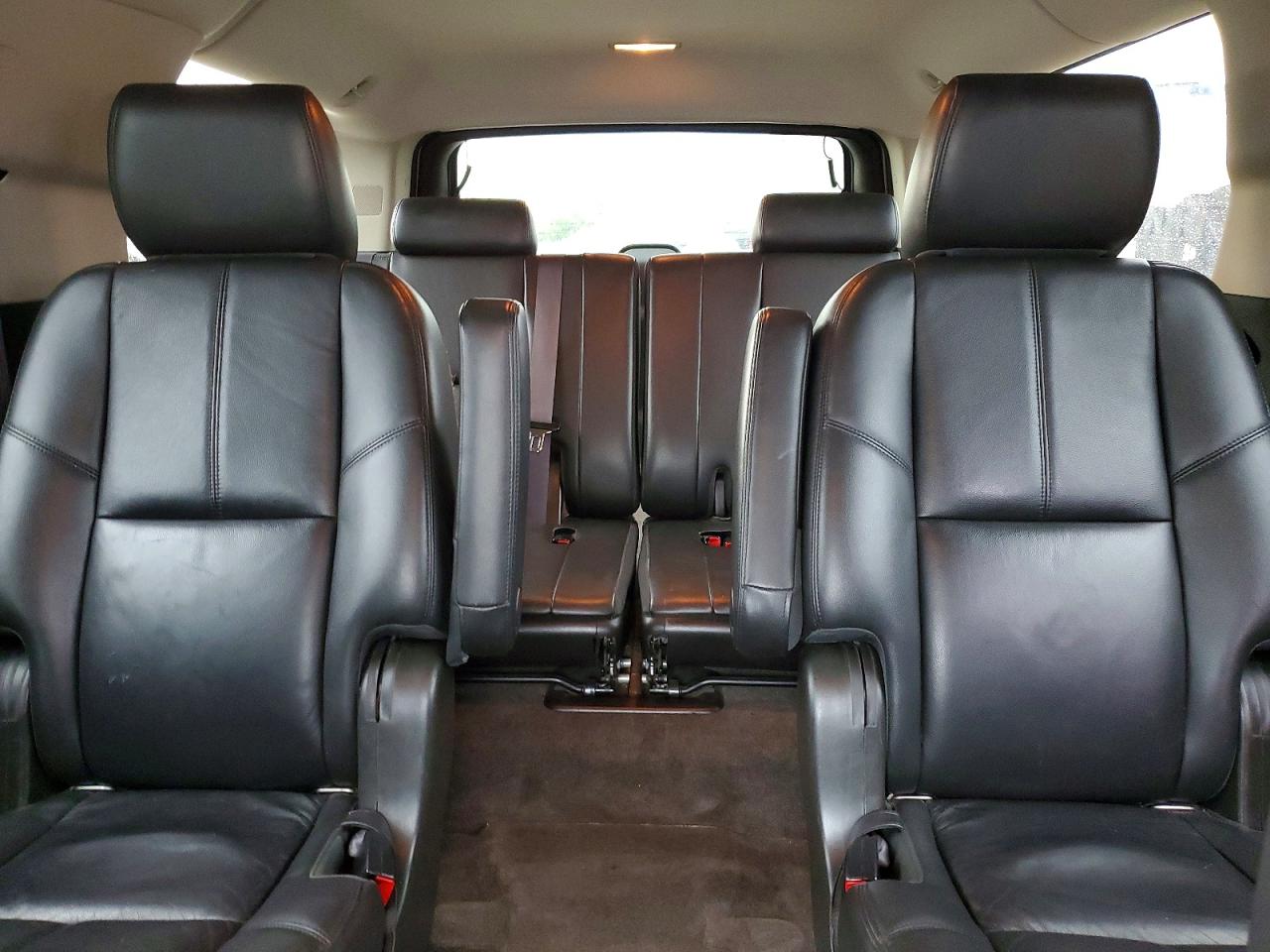 2013 CHEVROLET SUBURBAN photo 19