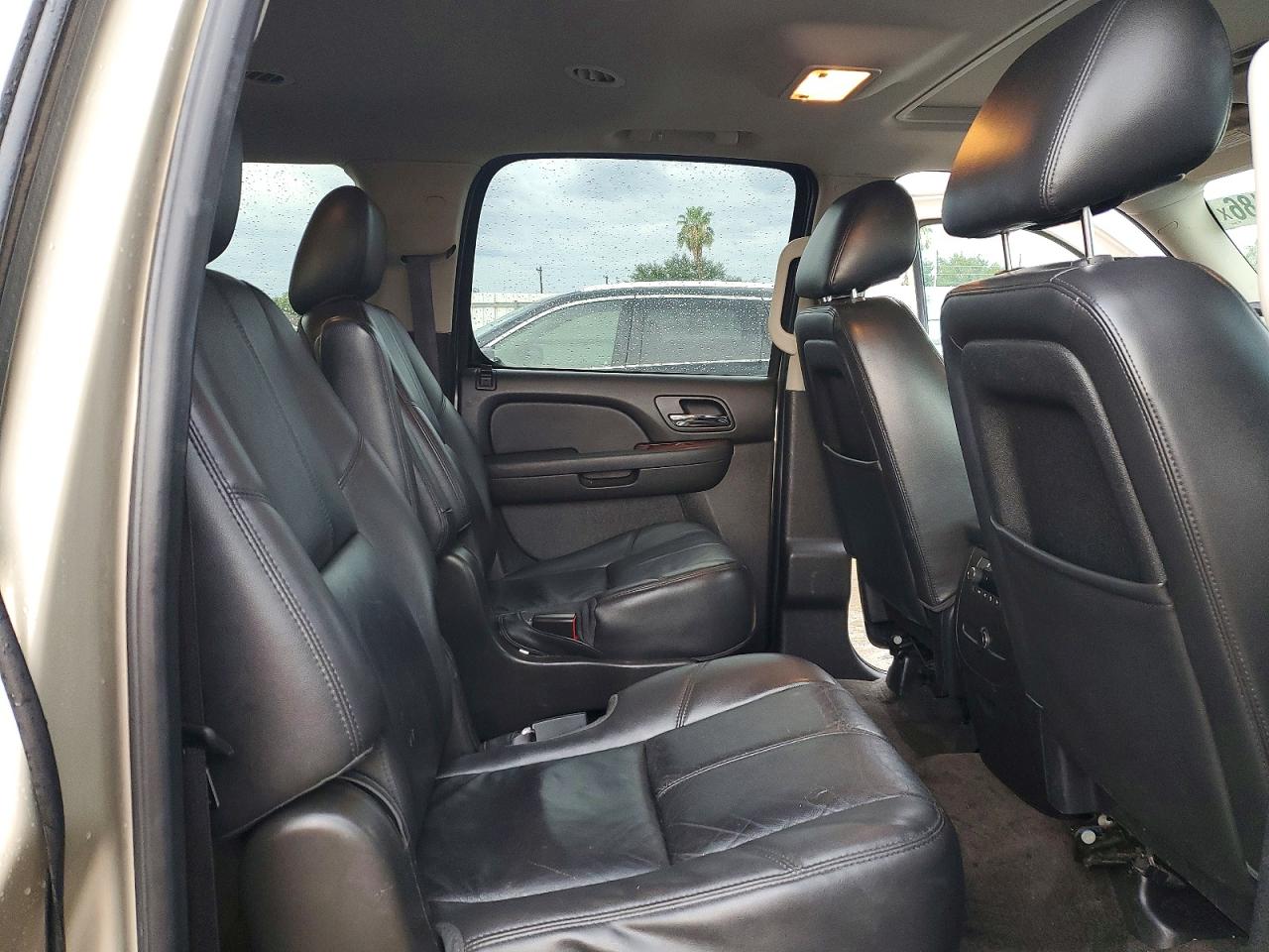2013 CHEVROLET SUBURBAN photo 21