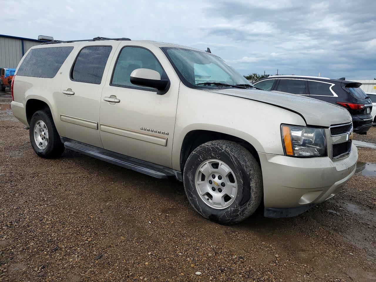 2013 CHEVROLET SUBURBAN photo 7