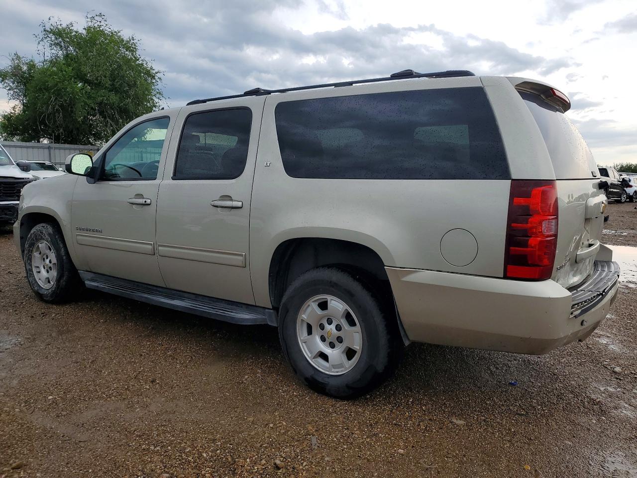 2013 CHEVROLET SUBURBAN photo 3
