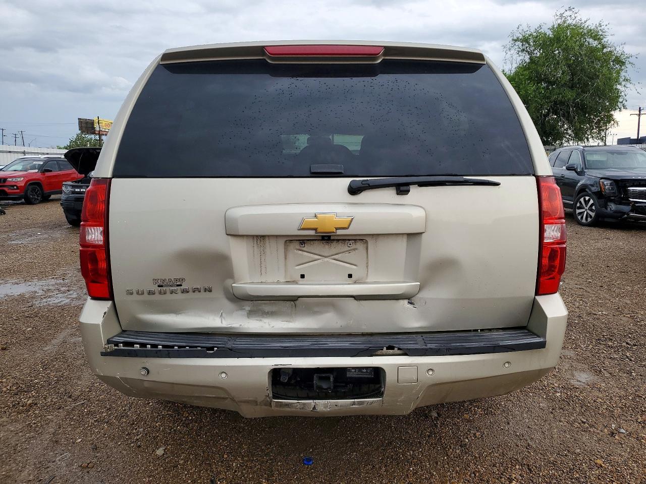 2013 CHEVROLET SUBURBAN photo 11