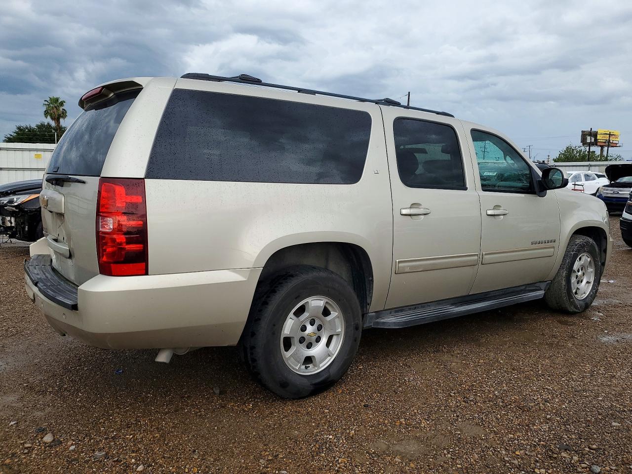 2013 CHEVROLET SUBURBAN photo 5